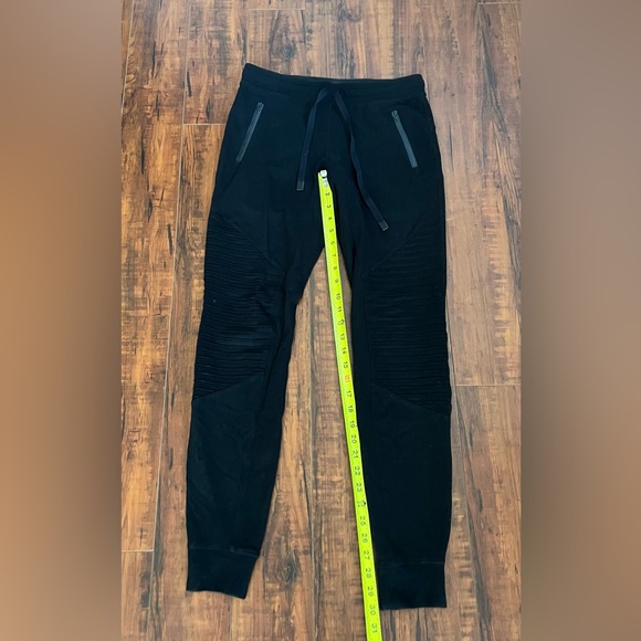 Alo Urban Moto Joggers - Picture 9 of 11